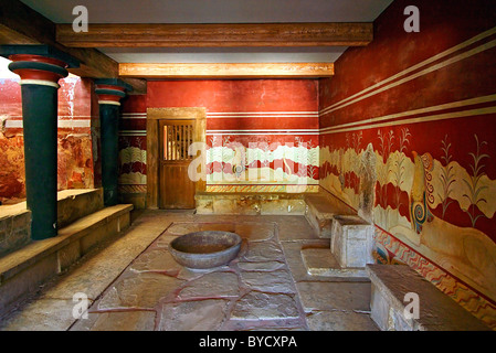 La salle du trône dans le Palais Minoen de Knossos, Héraklion, Crète, Grèce Banque D'Images