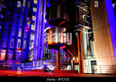 La Lloyds building dans la ville de Londres la nuit Banque D'Images