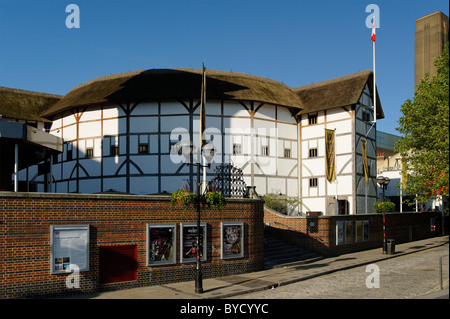 LONDRES, Royaume-Uni - 24 MAI 2010 : vue extérieure du théâtre Globe de Shakespeare à Southwark Banque D'Images