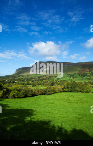 Benbulben et King's Mountain en pays de Yeats, Comté de Sligo, Irlande Banque D'Images