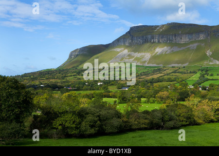 Benbulben et King's Mountain en pays de Yeats, Comté de Sligo, Irlande Banque D'Images