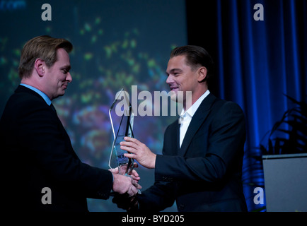 Réalisateur Christopher Nolan reçoit le prix de la création de la Master moderne star Leo Di Caprio Banque D'Images