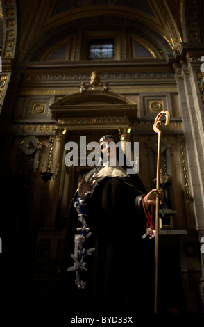 Une image de sainte Claire d'assise s'affiche dans l'ancien couvent Sainte Claire à Puebla, Mexique, le 20 février 2008. Banque D'Images