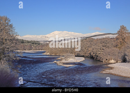 UK Ecosse Perthshire Tayside Ben Vrackie près de Pilochry en hiver et la rivière Tummel Banque D'Images