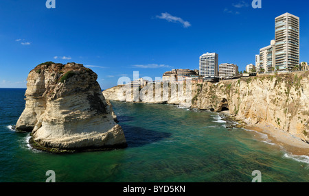 Location appartement près de bâtiments ou Rawsheh Pigeon Rocks, Beirut, Beyrouth, Liban, Moyen-Orient, Asie de l'Ouest Banque D'Images