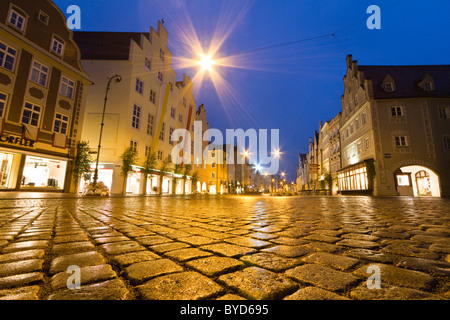 Zone piétonne du centre historique de la ville de Landshut, au crépuscule, en Basse-Bavière, Bavaria, Germany, Europe Banque D'Images