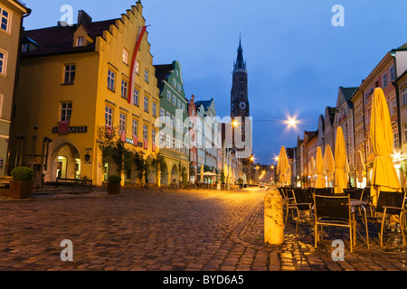 Zone piétonne du centre historique de la ville de Landshut, au crépuscule, en Basse-Bavière, Bavaria, Germany, Europe Banque D'Images