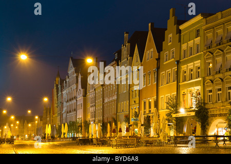 Zone piétonne du centre historique de la ville de Landshut, au crépuscule, en Basse-Bavière, Bavaria, Germany, Europe Banque D'Images