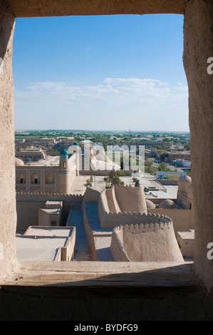 Vue sur les mosquées et les medressas à Ichon Qala Forteresse, Khiva, Ouzbékistan, l'Asie centrale Banque D'Images