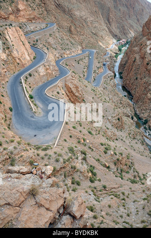 Route du col de dans la Gorge de Dadès, Atlas, Maroc, Afrique Banque D'Images