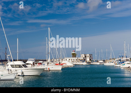 Voiliers dans le port de plaisance, Marina Rubicon, Playa Blanca, Lanzarote, Canary Islands, Spain, Europe Banque D'Images