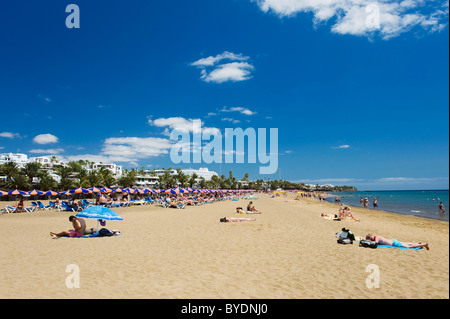 Plage de sable fin, Playa Grande, Puerto del Carmen, Lanzarote, Canary Islands, Spain, Europe Banque D'Images