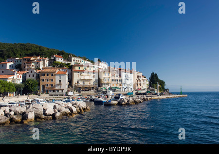 Bateaux de pêche dans le port de Moscenicka Draga, Istrie, Croatie, Europe Banque D'Images