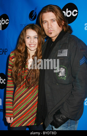 Miley Cyrus et Billy Ray Cyrus Disney-ABC Television Group 'All Star Party' organisée à l'Hôtel Ritz-Carlton Huntington Pasadena, Banque D'Images