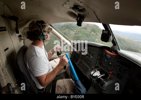 Dans le cockpit pilote de brousse en hydravion de Havilland Canada DHC-3 Otter, Territoire du Yukon, Canada Banque D'Images