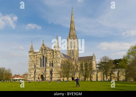 La cathédrale de Salisbury, Salisbury, Wiltshire, Angleterre, Royaume-Uni, Europe Banque D'Images