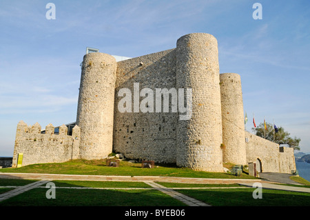 Forteresse de Santa Ana, phare, Castro Urdiales, Golfe de Gascogne, Cantabria, Spain, Europe Banque D'Images