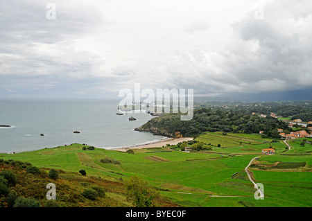 Nuages sur la côte, Costa Verde, Llanes, Asturias, Espagne, Europe Banque D'Images