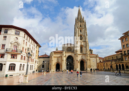 La Cathédrale de San Salvador, la Plaza Alfonso II, Oviedo, Asturias, Spain, Europe Banque D'Images