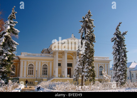 Musée archéologique avec des copies du célèbre groupe de sculptures "Laocoön et ses fils' en face de la façade, Odessa, Ukraine Banque D'Images