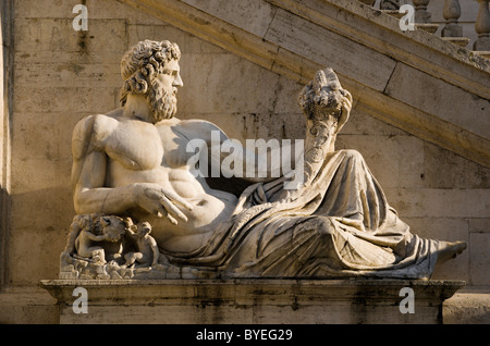 Tibre (Tevere) statue sur la piazza del Campidoglio, Rome, Italie Banque D'Images