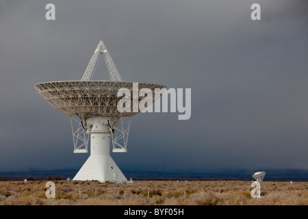 Les télescopes de l'observatoire radio , Owens Valley , California Banque D'Images