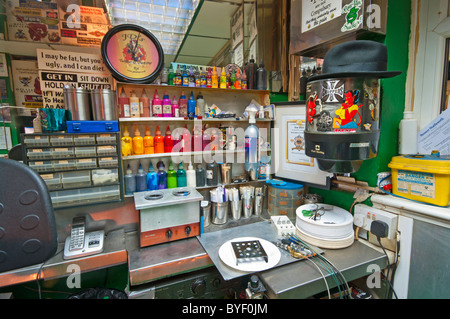 Dans un espace de travail des artistes de tatouage Tattoo Studio Banque D'Images