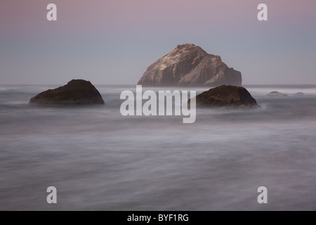 Vue sur la plage, surf et de formations rocheuses, Bandon Beach, Oregon Coast, Oregon, USA Banque D'Images