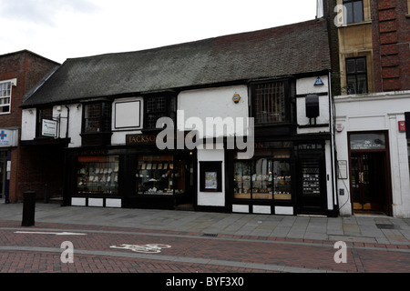 Jackson's Jewellers dans High Street, Watford, en Angleterre. Banque D'Images