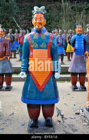 Les soldats en terre cuite, Buddha Eden Garden, une création de l'miliionaire portugais Joe Berardo à Bombarral, Portugal. Banque D'Images