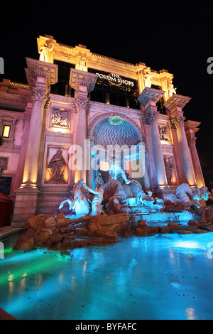 LAS VEGAS - DEC 20 : Le Caesars Palace resort comprend une réplique de la fontaine de Trevi en face du Forum Shops at c'est Las Vegas Banque D'Images