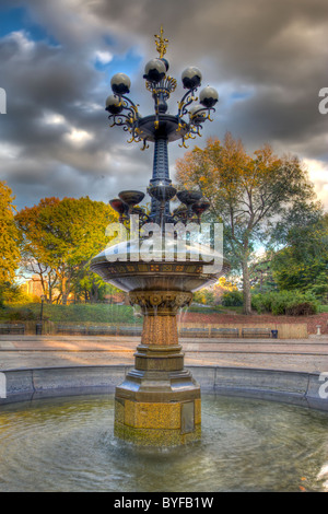 Cherry Hill Fontaine dans Central Park au coucher du soleil Banque D'Images