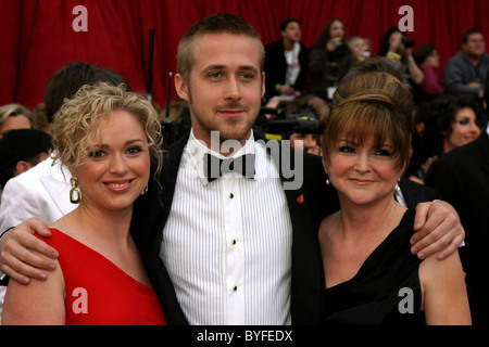 Ryan Gosling avec sœur Mandi Gosling et mère Donna Gosling La 79e assemblée annuelle de l'Academy Awards (Oscars) - Kodak des arrivées Banque D'Images