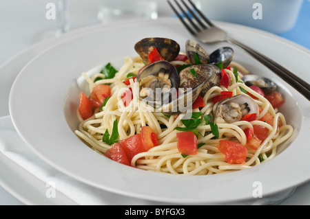 Spaghetti vongole. Pâtes aux palourdes Banque D'Images