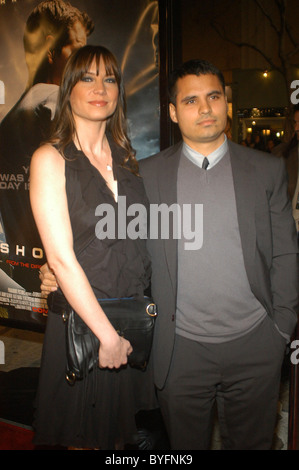 Michael Pena et guest Los Angeles Premiere de 'Shooter' tenu à la Mann Village Theatre Westwood, Californie - 08.03.07 Banque D'Images