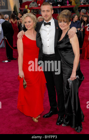 Ryan Gosling avec sœur Mandi Gosling et mère Donna Gosling La 79e assemblée annuelle de l'Academy Awards (Oscars) - Kodak des arrivées Banque D'Images