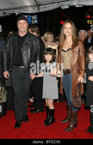 John Travolta, Kelly Preston et fille Los Angeles premiere de "Wild Hogs" tenue au El Capitan Theatre de Hollywood, Californie Banque D'Images