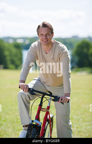 Homme en vélo Banque D'Images