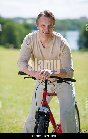 Homme en vélo Banque D'Images