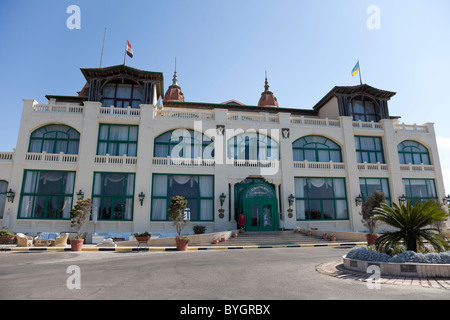 L'entrée avant d'El Salamlek Palace Hotel et Casino, un hôtel cinq étoiles à Alexandrie en Égypte. Banque D'Images