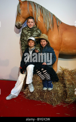 Konstantin Kaucher, Karl Alexander Seidel, Zoe Mannhardt, à la première de 'Haende weg von Mississippi' Kino in der Banque D'Images