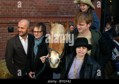 Christoph Maria Herbst, Milan Peschel, Katharina Thalbach, Detlev Buck, Zoe Mannhardt, à la première de 'Haende weg von Banque D'Images