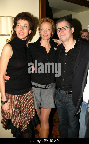 Amina Gusner, Katja Riemann, Peter René Luedicke, lors de la première de la pièce 'Szenen einer Ehe' au Theater am Banque D'Images