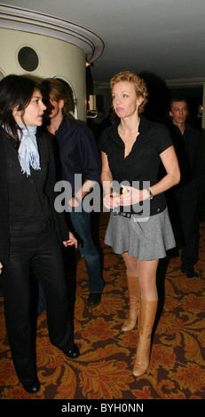 Jasmin Tabatabai, Katja Riemann, de la première de l'jouer 'Szenen einer Ehe' au Theater am Kurfürstendamm, Berlin Banque D'Images