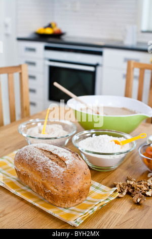 Ingrédients pour la cuisson sur la table de cuisine Banque D'Images