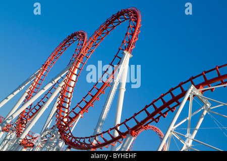 Roller Coaster de boucles. Banque D'Images