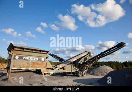 Turbo Powerscreen Chieftain 1400 Unité d'évaluation et de contrôle de la bande de sable, gravier et granulats Carrière de roche au , Finlande Banque D'Images