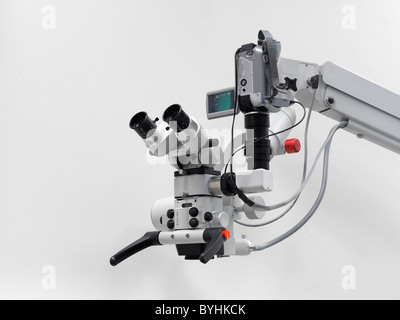 Close up of microscope avec caméra dans une clinique dentaire Banque D'Images