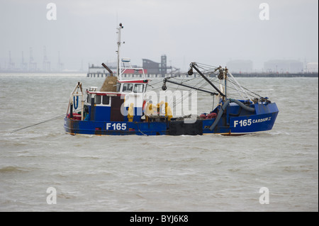 Le Cardium II, une base de Whitstable cockle drague bateau de travail juste à côté de Southend on Sea, Essex dans l'estuaire de la Tamise. Banque D'Images