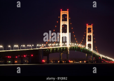 USA, Michigan, Saint Ignace, Mackinac Bridge, le pont suspendu enjambant le détroit de Mackinac Banque D'Images